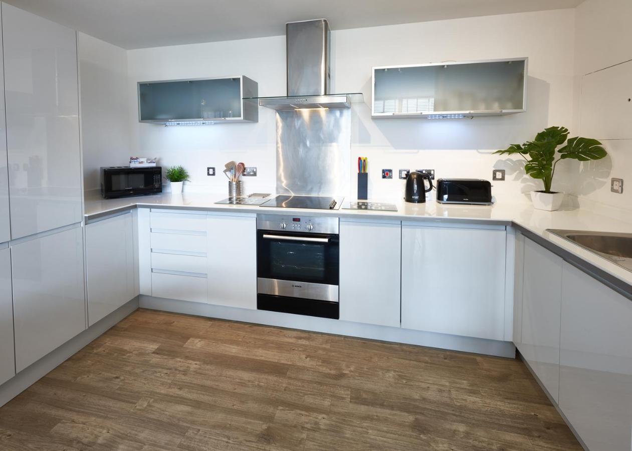 Shortstaymk Vizion Apartments, With Free Superfast Wi-Fi, Parking, Sky Sports And Movies Milton Keynes Bagian luar foto