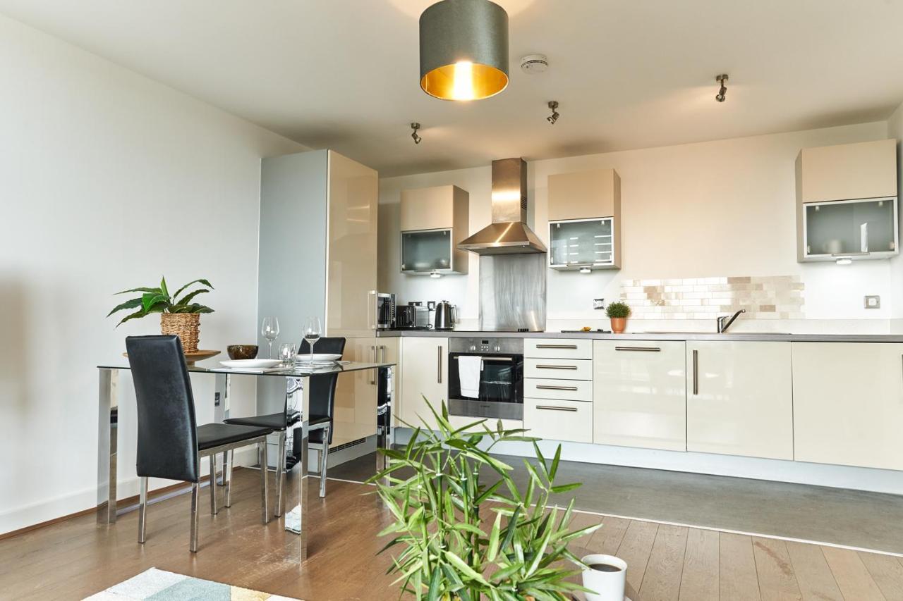 Shortstaymk Vizion Apartments, With Free Superfast Wi-Fi, Parking, Sky Sports And Movies Milton Keynes Bagian luar foto