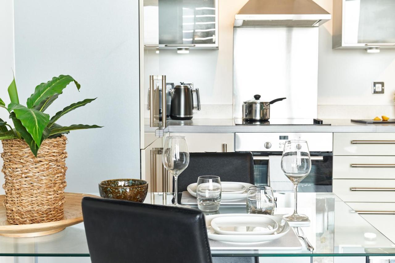 Shortstaymk Vizion Apartments, With Free Superfast Wi-Fi, Parking, Sky Sports And Movies Milton Keynes Bagian luar foto