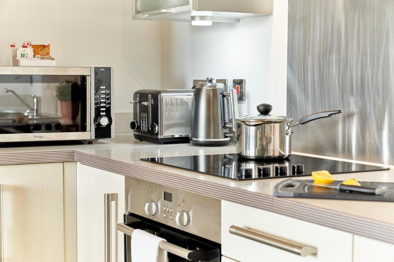 Shortstaymk Vizion Apartments, With Free Superfast Wi-Fi, Parking, Sky Sports And Movies Milton Keynes Bagian luar foto