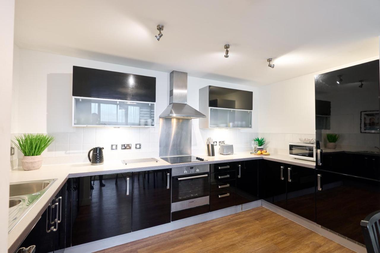 Shortstaymk Vizion Apartments, With Free Superfast Wi-Fi, Parking, Sky Sports And Movies Milton Keynes Bagian luar foto