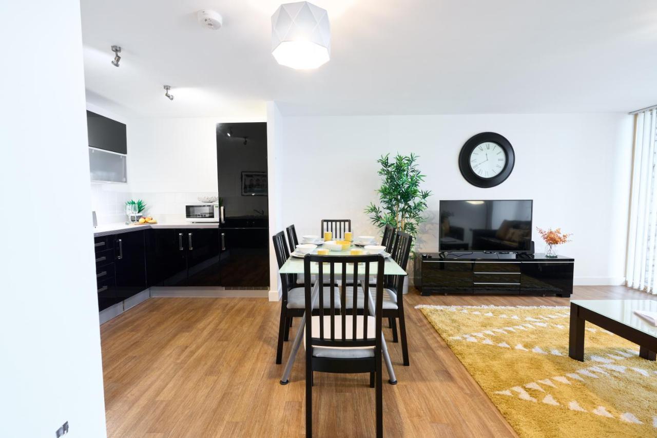 Shortstaymk Vizion Apartments, With Free Superfast Wi-Fi, Parking, Sky Sports And Movies Milton Keynes Bagian luar foto