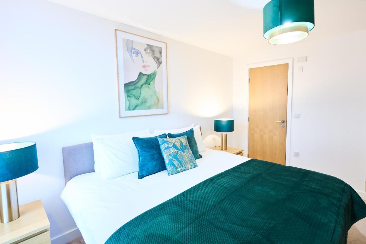 Shortstaymk Vizion Apartments, With Free Superfast Wi-Fi, Parking, Sky Sports And Movies Milton Keynes Bagian luar foto
