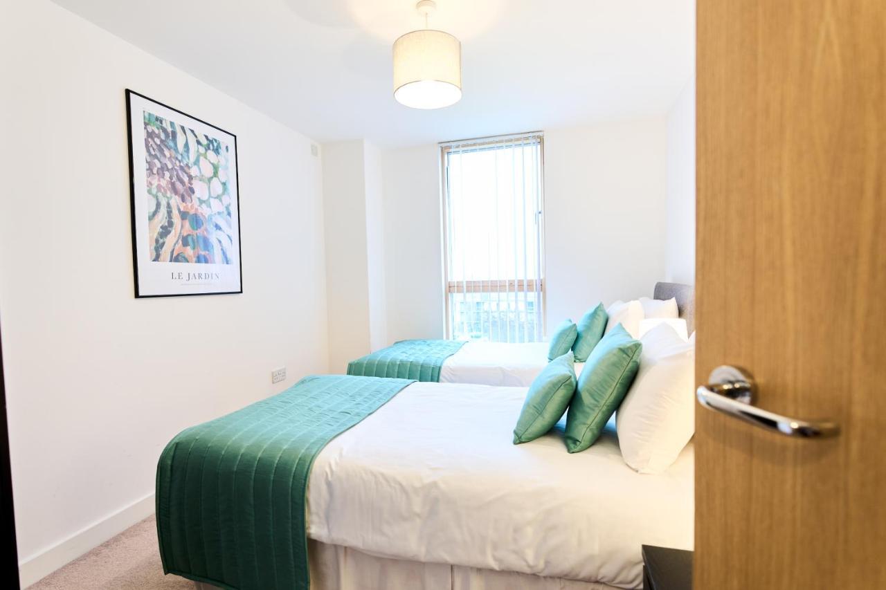 Shortstaymk Vizion Apartments, With Free Superfast Wi-Fi, Parking, Sky Sports And Movies Milton Keynes Bagian luar foto