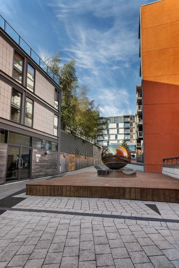 Shortstaymk Vizion Apartments, With Free Superfast Wi-Fi, Parking, Sky Sports And Movies Milton Keynes Bagian luar foto