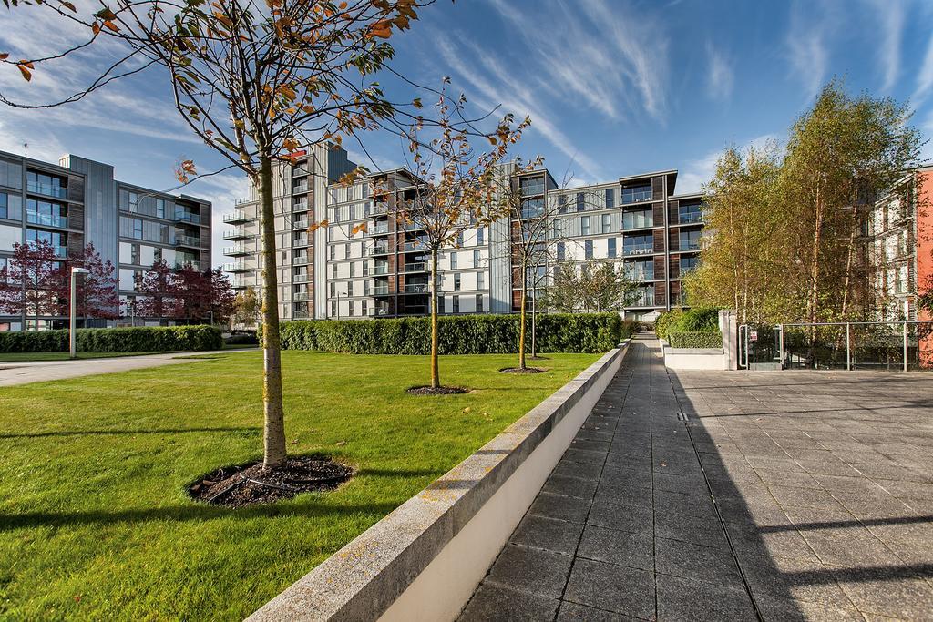 Shortstaymk Vizion Apartments, With Free Superfast Wi-Fi, Parking, Sky Sports And Movies Milton Keynes Bagian luar foto