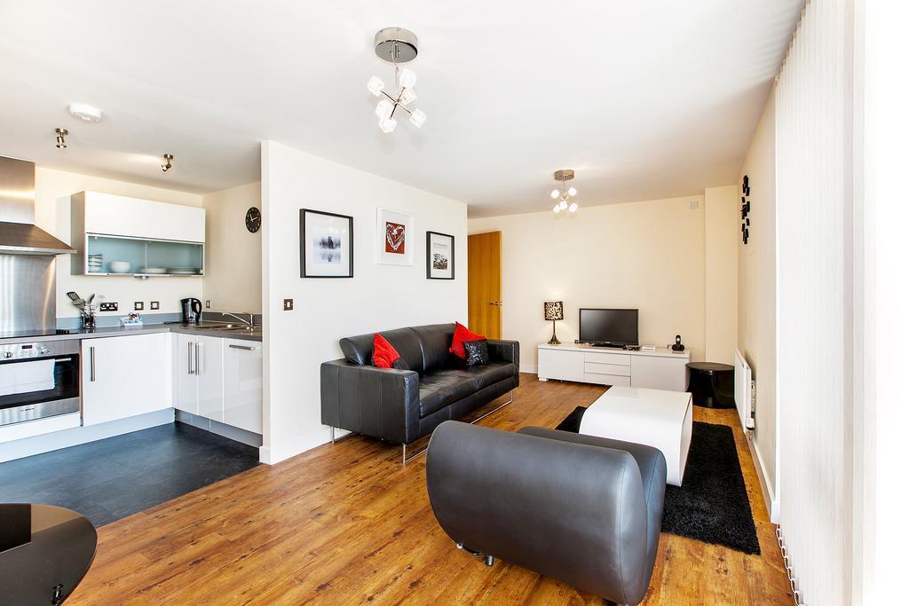 Shortstaymk Vizion Apartments, With Free Superfast Wi-Fi, Parking, Sky Sports And Movies Milton Keynes Bagian luar foto
