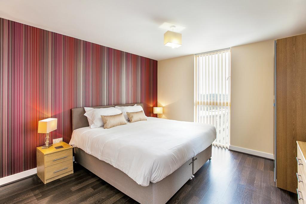 Shortstaymk Vizion Apartments, With Free Superfast Wi-Fi, Parking, Sky Sports And Movies Milton Keynes Bagian luar foto