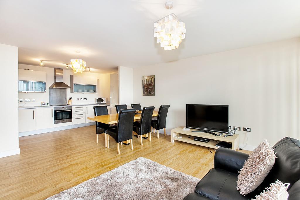 Shortstaymk Vizion Apartments, With Free Superfast Wi-Fi, Parking, Sky Sports And Movies Milton Keynes Bagian luar foto