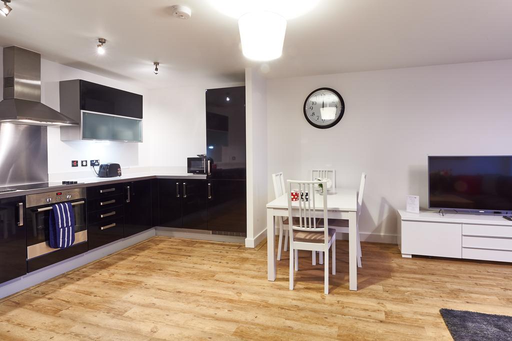 Shortstaymk Vizion Apartments, With Free Superfast Wi-Fi, Parking, Sky Sports And Movies Milton Keynes Bagian luar foto