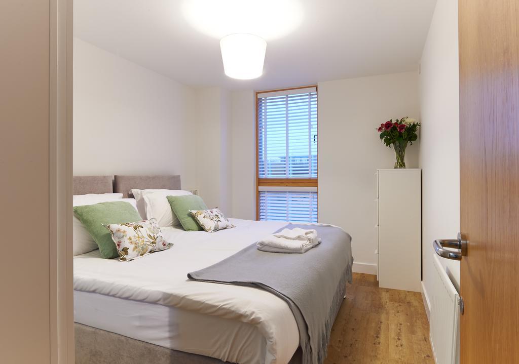 Shortstaymk Vizion Apartments, With Free Superfast Wi-Fi, Parking, Sky Sports And Movies Milton Keynes Bagian luar foto