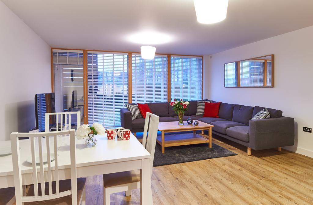 Shortstaymk Vizion Apartments, With Free Superfast Wi-Fi, Parking, Sky Sports And Movies Milton Keynes Bagian luar foto