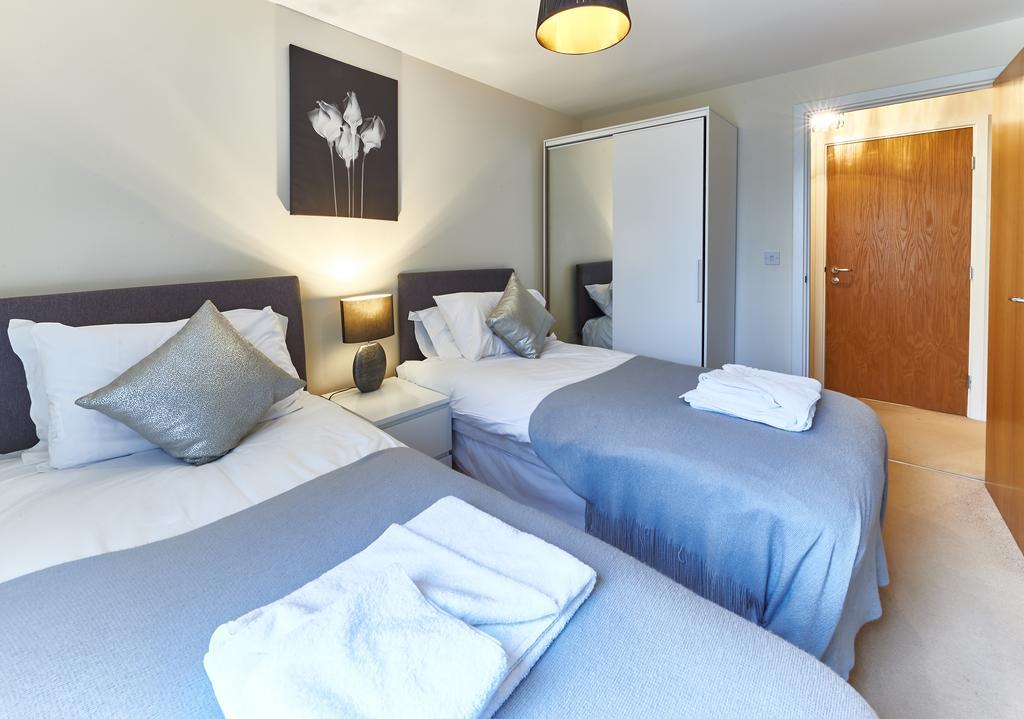 Shortstaymk Vizion Apartments, With Free Superfast Wi-Fi, Parking, Sky Sports And Movies Milton Keynes Bagian luar foto