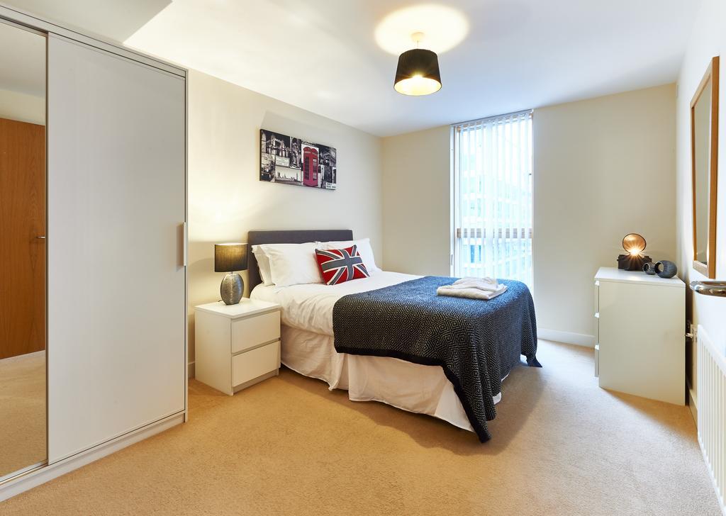 Shortstaymk Vizion Apartments, With Free Superfast Wi-Fi, Parking, Sky Sports And Movies Milton Keynes Bagian luar foto