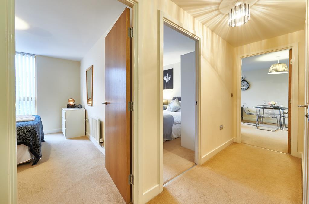 Shortstaymk Vizion Apartments, With Free Superfast Wi-Fi, Parking, Sky Sports And Movies Milton Keynes Bagian luar foto