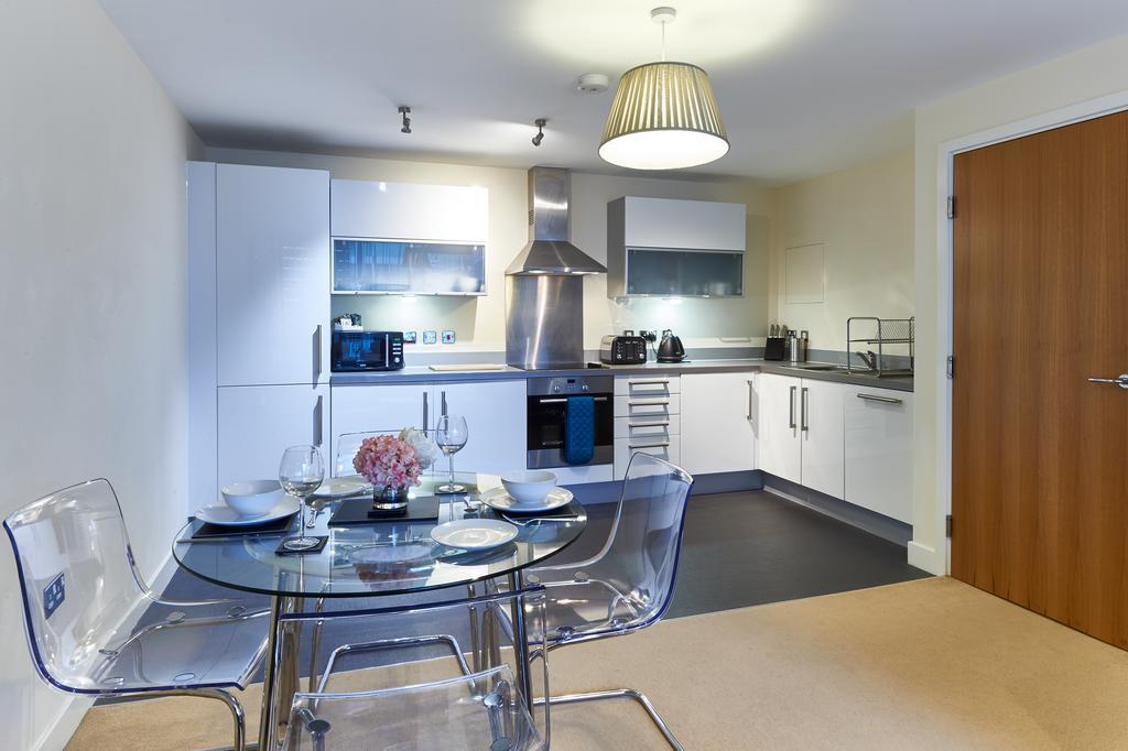 Shortstaymk Vizion Apartments, With Free Superfast Wi-Fi, Parking, Sky Sports And Movies Milton Keynes Bagian luar foto