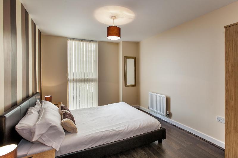 Shortstaymk Vizion Apartments, With Free Superfast Wi-Fi, Parking, Sky Sports And Movies Milton Keynes Bagian luar foto