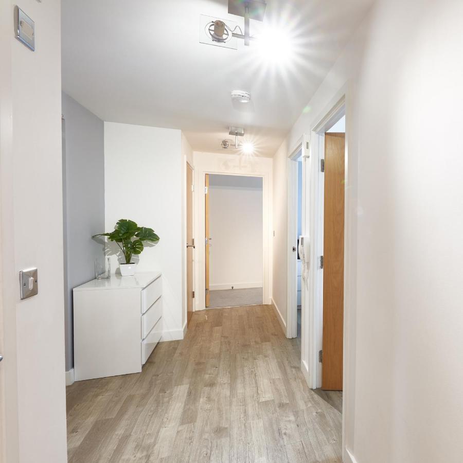 Shortstaymk Vizion Apartments, With Free Superfast Wi-Fi, Parking, Sky Sports And Movies Milton Keynes Bagian luar foto