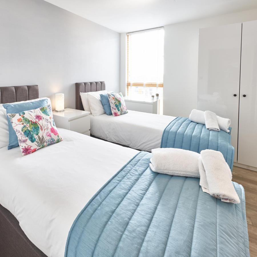 Shortstaymk Vizion Apartments, With Free Superfast Wi-Fi, Parking, Sky Sports And Movies Milton Keynes Bagian luar foto